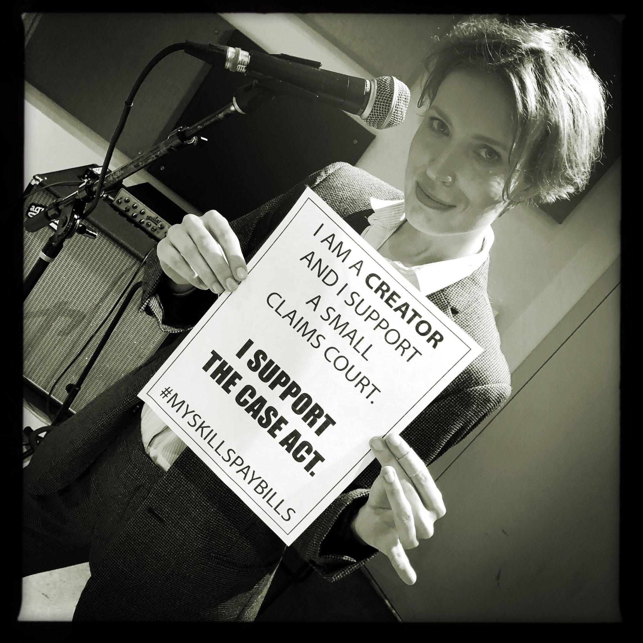 D8uFIZEXsAAJWY6.jpg-large